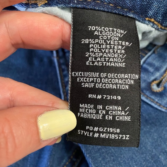 One 5 One Woman’s Blue Denim Embroidered Cuff Rough Hem Capri Jeans Size 10 - Picture 7 of 9